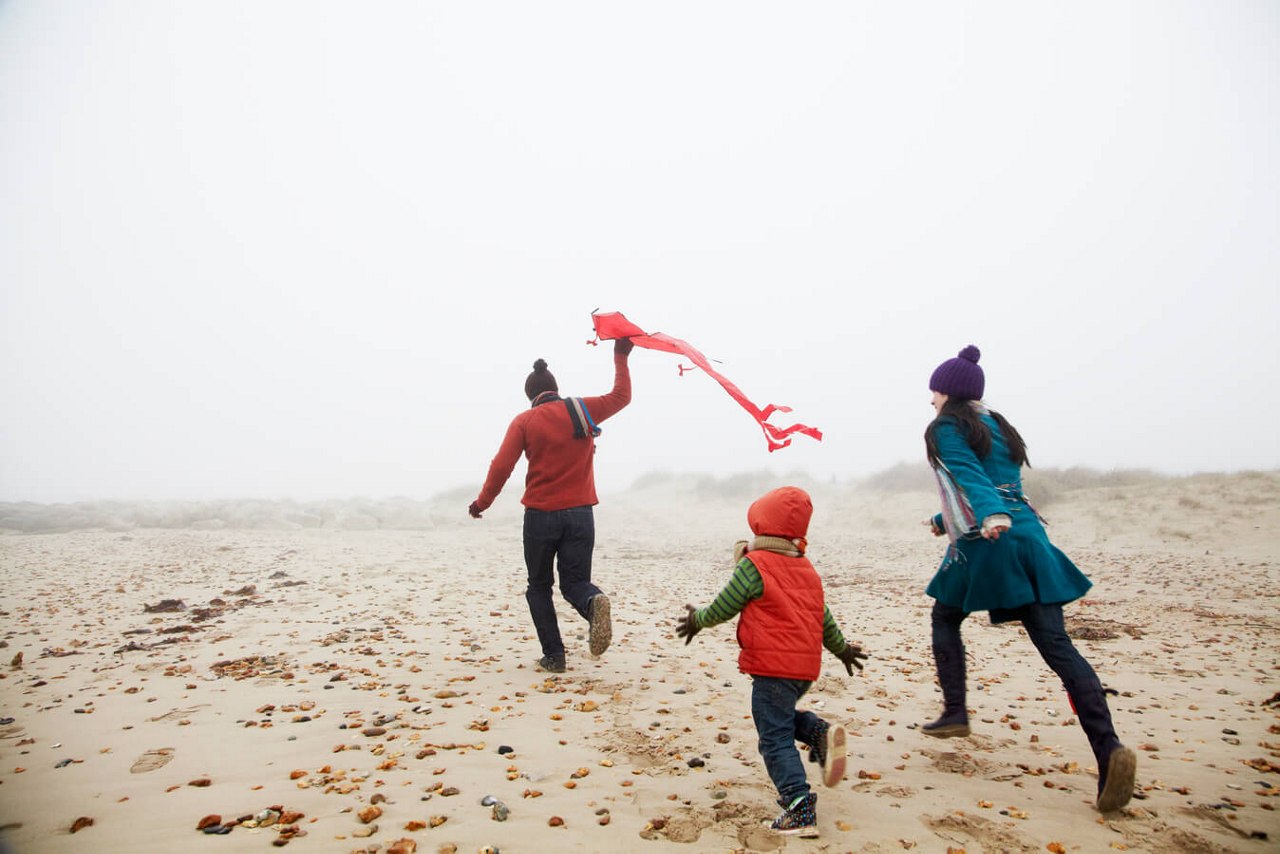 family-flying-kite