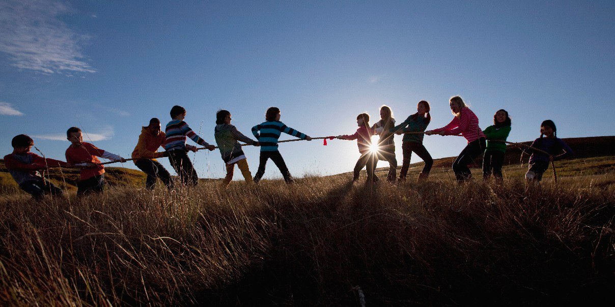 kids playing tug-of war